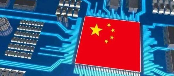 在中美芯片竞争这事上，日本人瞅见个挺有趣的情况：美国一门心思拿高端芯片要和中国比