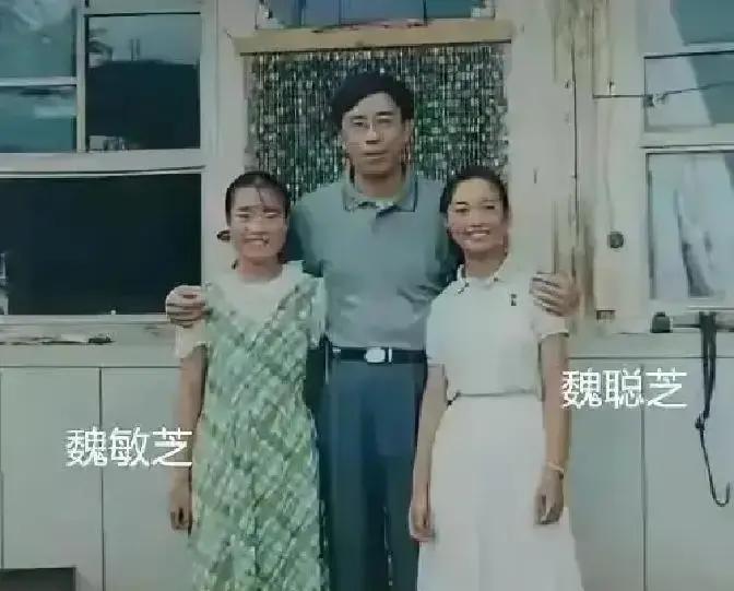 张艺谋说她根本吃不了演戏这碗饭。23年后，她在夏威夷大学给张艺谋放了自己拍