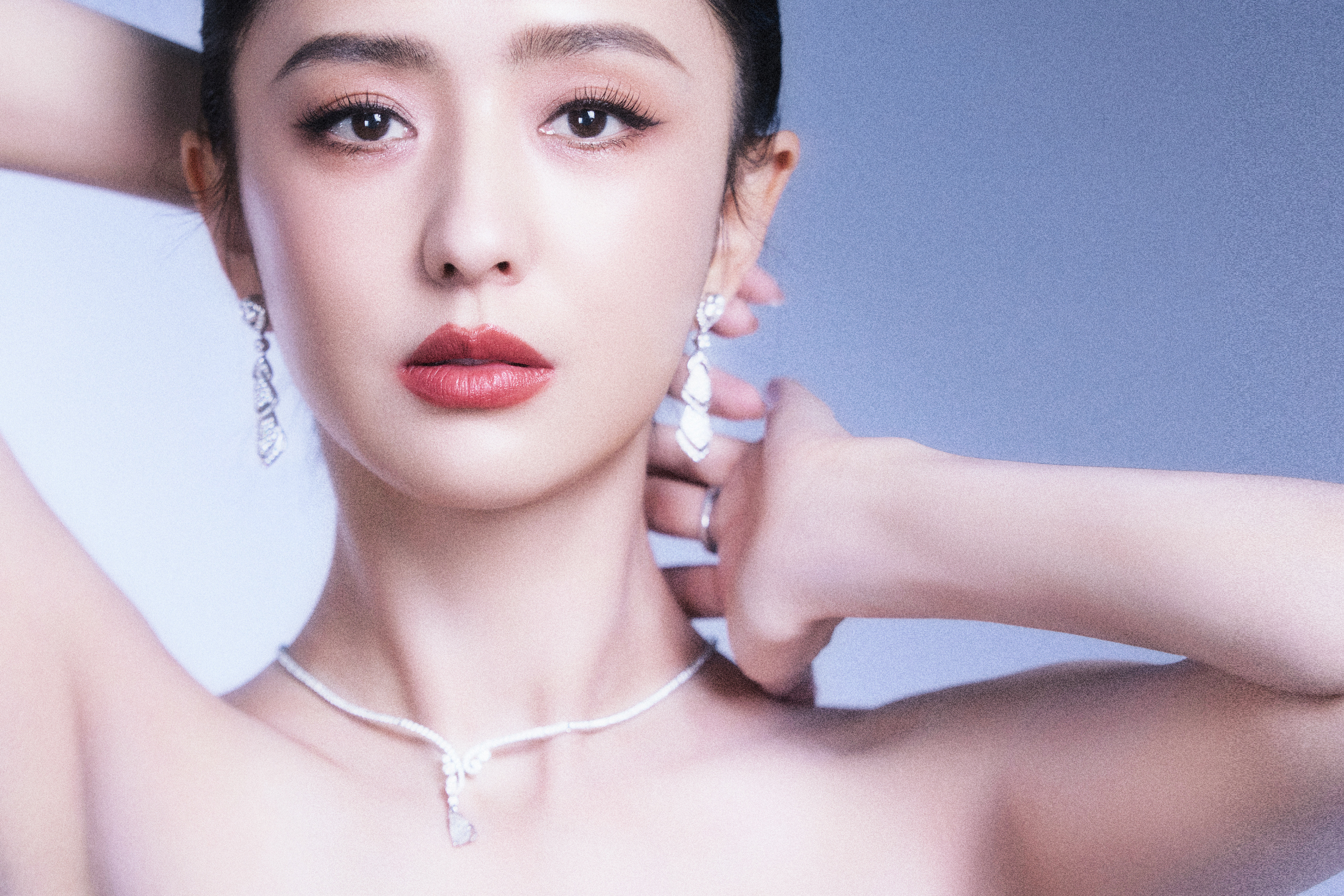 你好佟丽娅在复制粘贴的时代，你是手写的诗