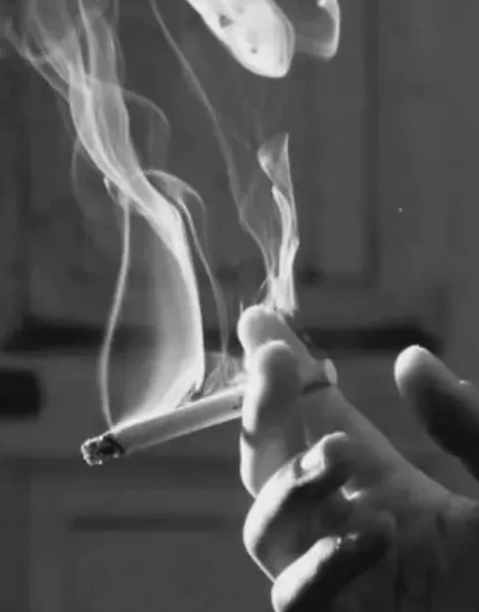 北京，一女子实在是忍不了同事天天在办公室吸烟的行为，一怒之下在朋友圈写到：在办公