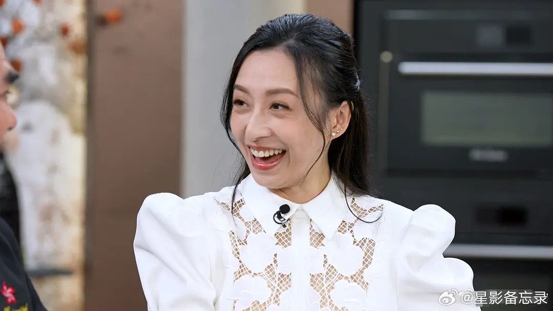 有什么医美能除去龚嘉欣的大眼袋？龚嘉欣的眼袋，也太大了，她好像不太重视的样子，照