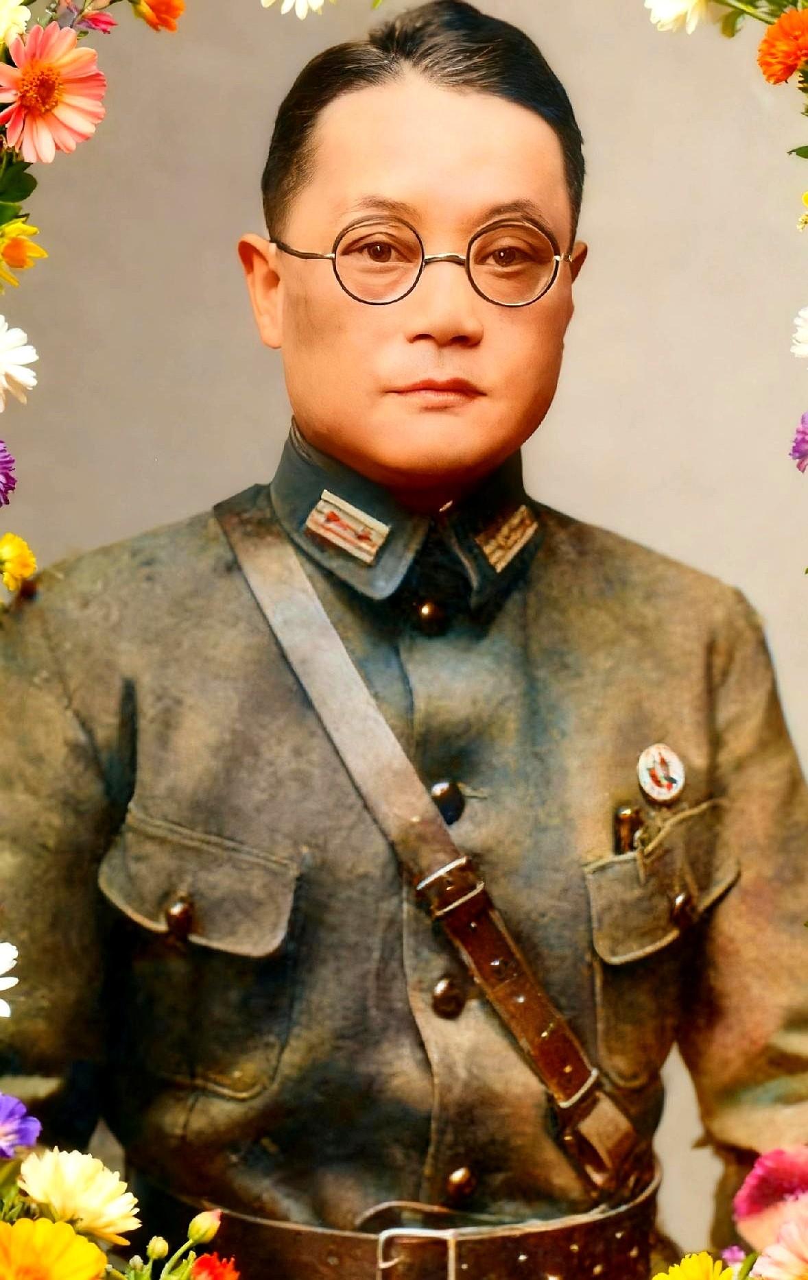 1949年,国军上将潘文华决定起义,却发现七姨太是特务,为了不打草惊蛇,他对七姨