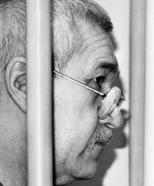 2001年11月，莫斯科机场，俄罗斯驻美国情报处副处长勃列日斯基刚从飞机上走下来