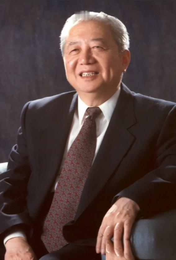 2001年，美国将一批淘汰的机器高价卖给中国，导致我国亏损好几亿，就在美国准备看