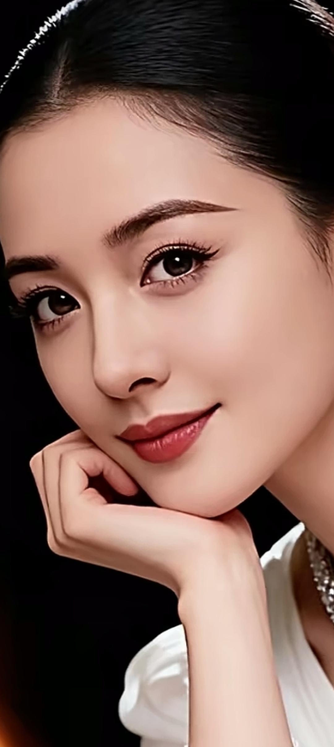 优雅女神，气质满分，微笑迷人！😊✨