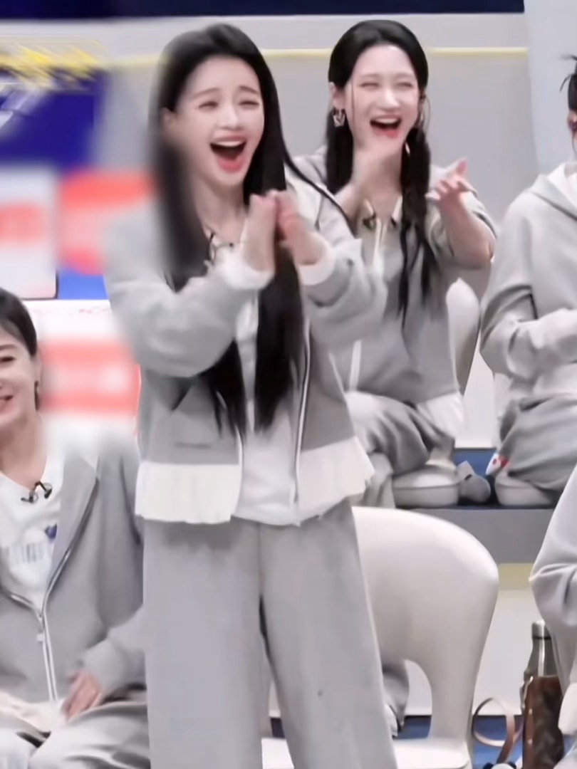 孙怡笑成囧了孙怡又在贡献表情包了别人上浪姐是来乘风破浪的，孙怡是来制造表情包的