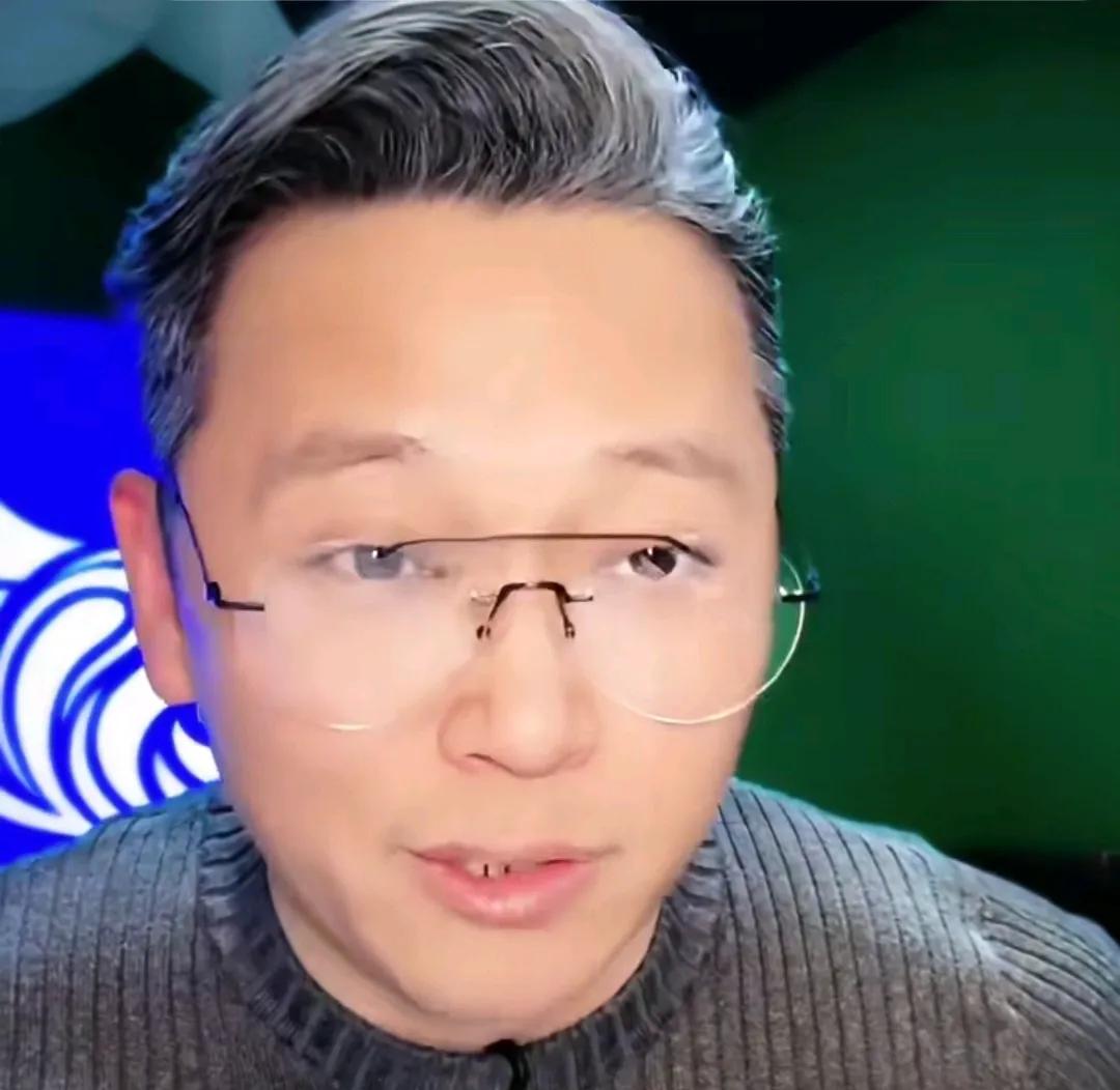 解说员周亮信心满满地表示，上海申花中超首轮对阵北京国安队的胜算非常大。他在直播