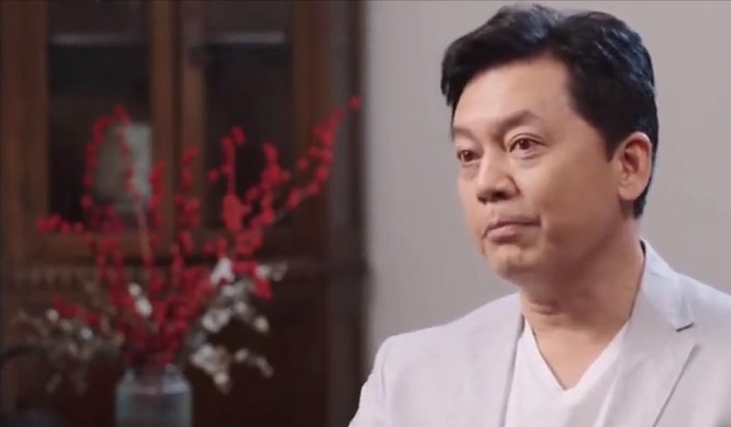 🌙演员何政军说：“我父亲何绍宽是位老红军，曾是刘伯承元帅的三个贴身卫士之一，他