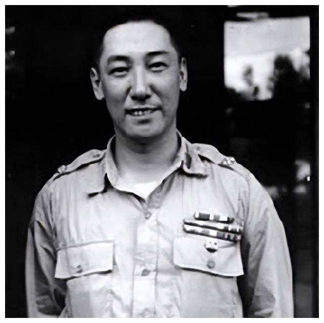 1949年，国民党兵败如山倒。无数高官显贵只顾自己逃命，抛下家人是常事。但蒋纬国