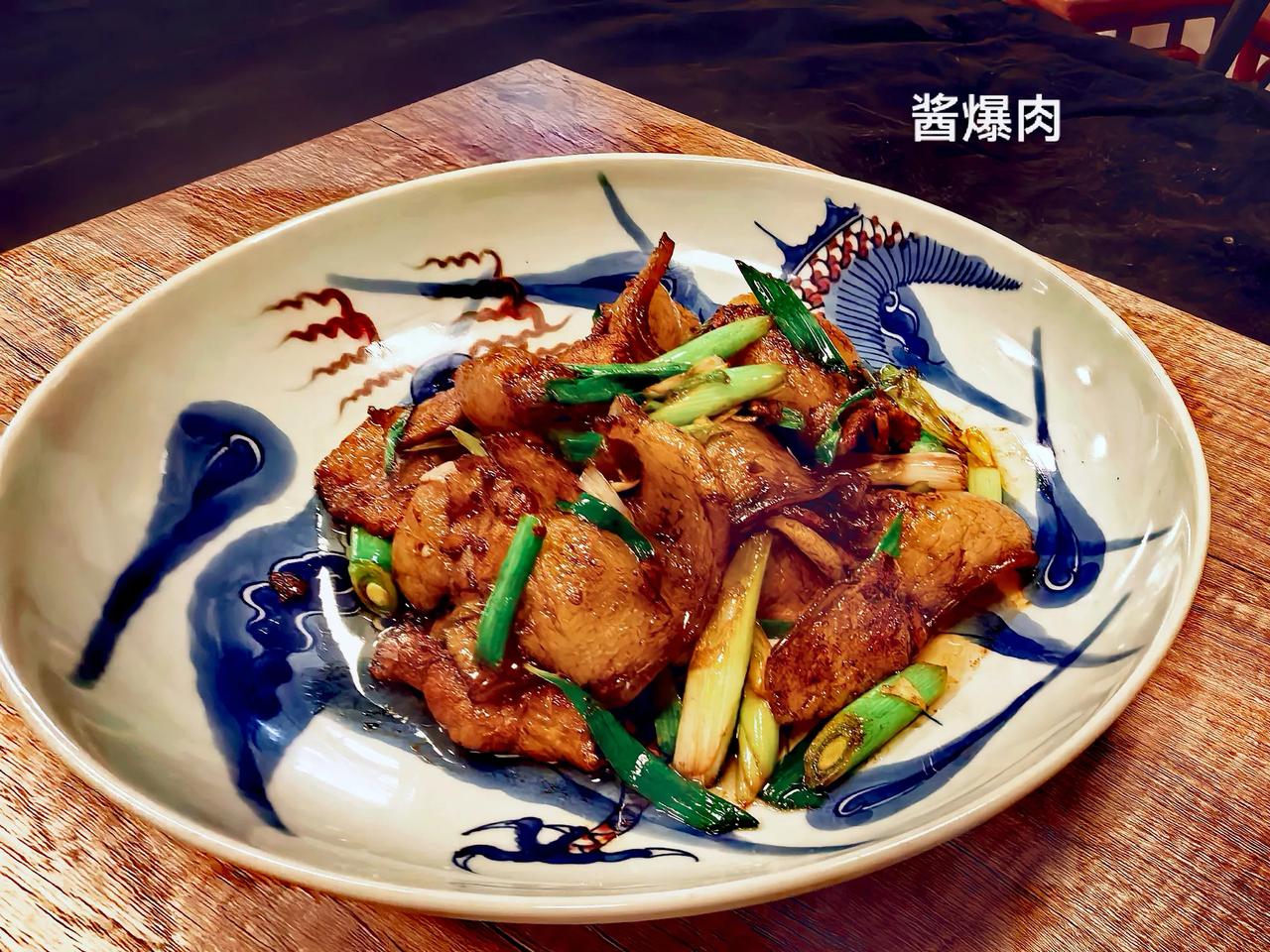 百年成都老川菜4：酱爆肉，这个已经是失传多年的老川菜了。上世纪六十年代出版的川菜