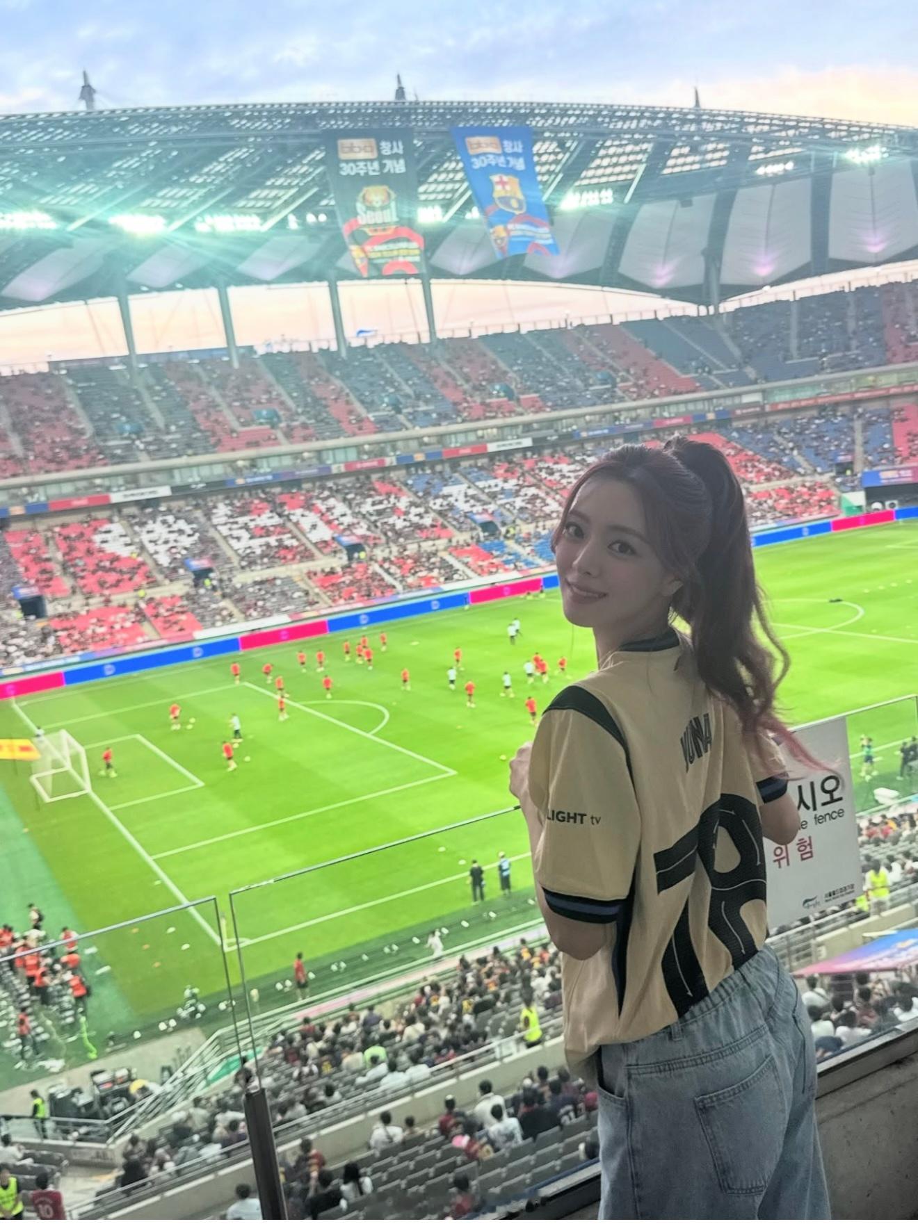 申有娜申有娜yuna看美女穿球衣👖yuna头好小（图5）​​​