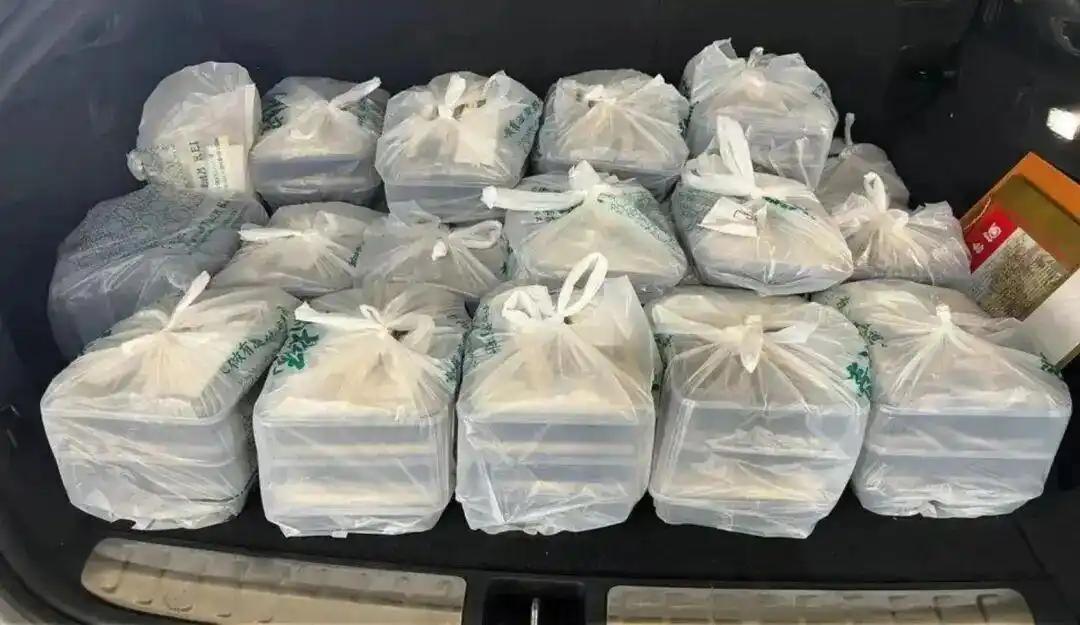 人均GDP全球第二的澳门，破了一桩走私案。赃物不是金条，不是芯片，是10块钱一份