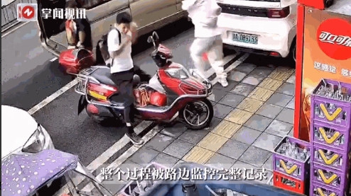 “严查到底！”6月27日，贵州贵阳，几位路人正在街边聊天，然而这时危险突然从天而