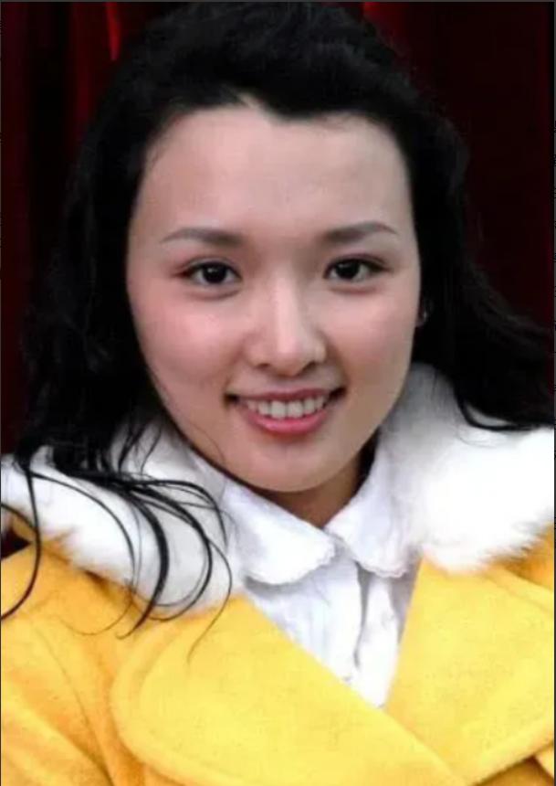 有一次，赵本山出席一场商演，看到旁边的礼仪小姐很漂亮，就搭讪说：“妹子，你长得这