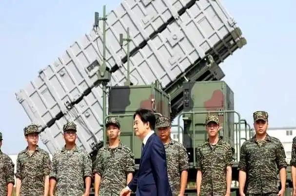 假如中国拦下美国对台出售的武器，会闹出什么动静？讲穿了，这十有八九就是美国替咱们