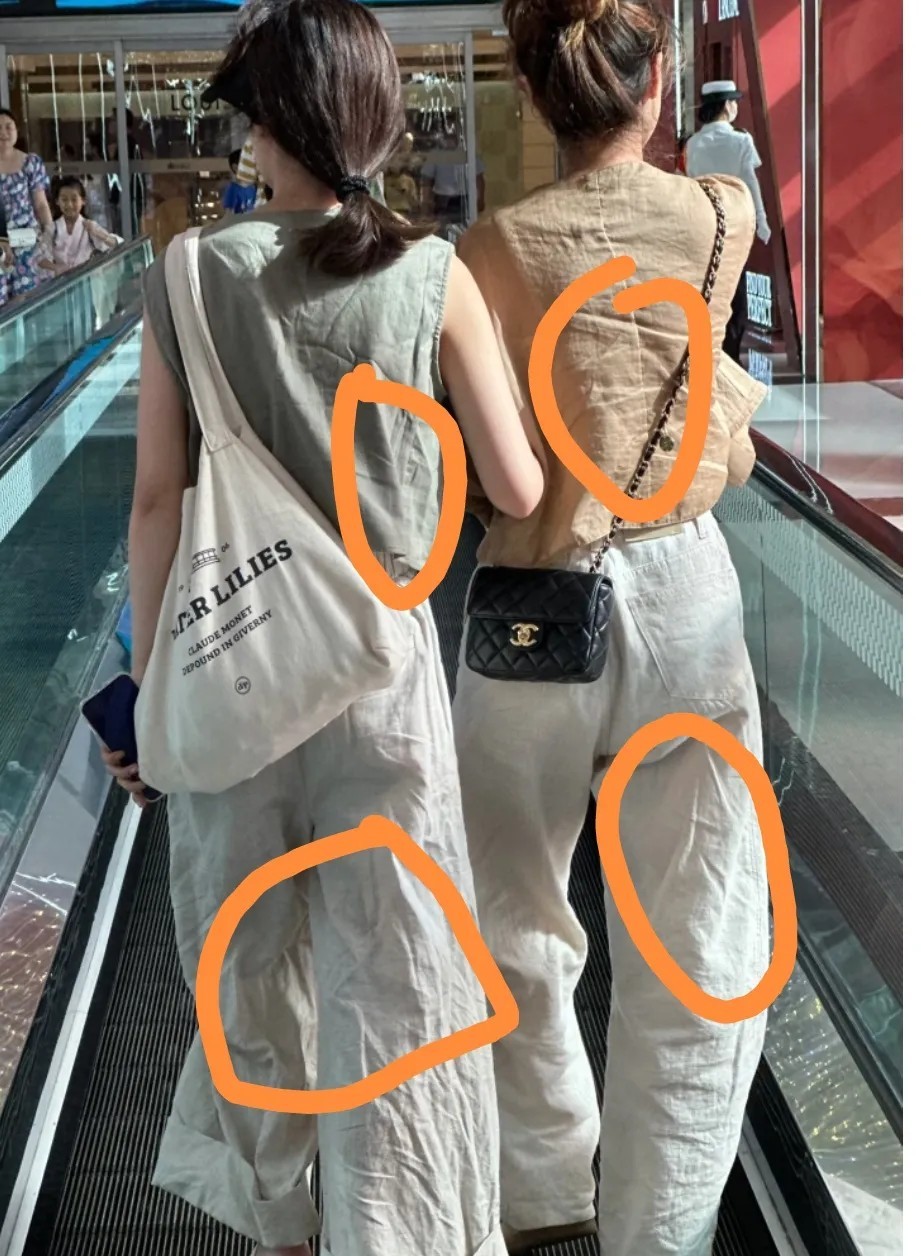 最近怎么了，满大街的人都穿麻料衣服。昨天去逛街，看大街上很多人都穿着五颜六色的