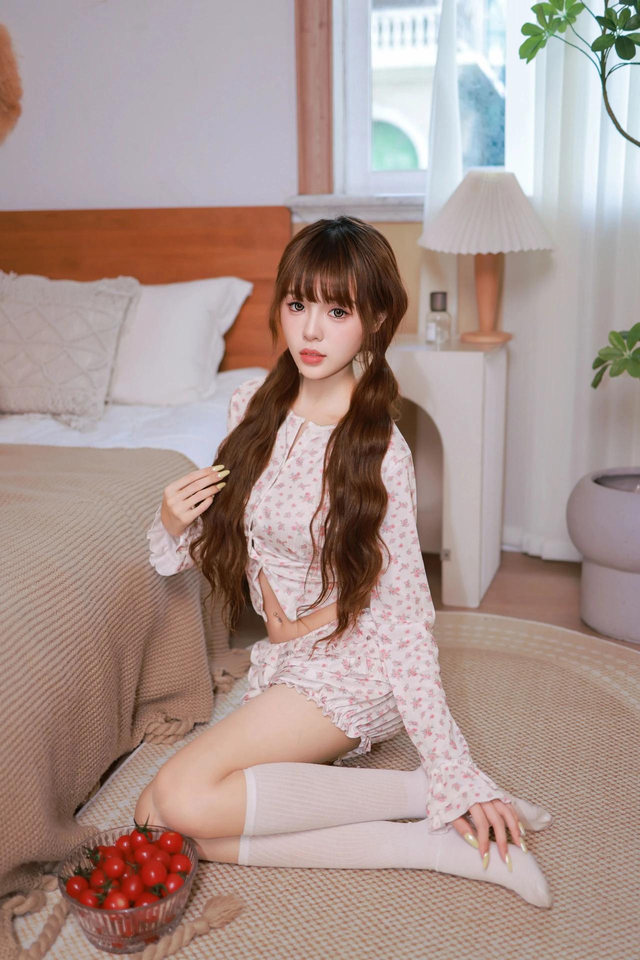 共享美人靓照清甜番茄少女，把浪漫留在卧室清纯甜美的样子漂亮吗有哪些美女让人过目