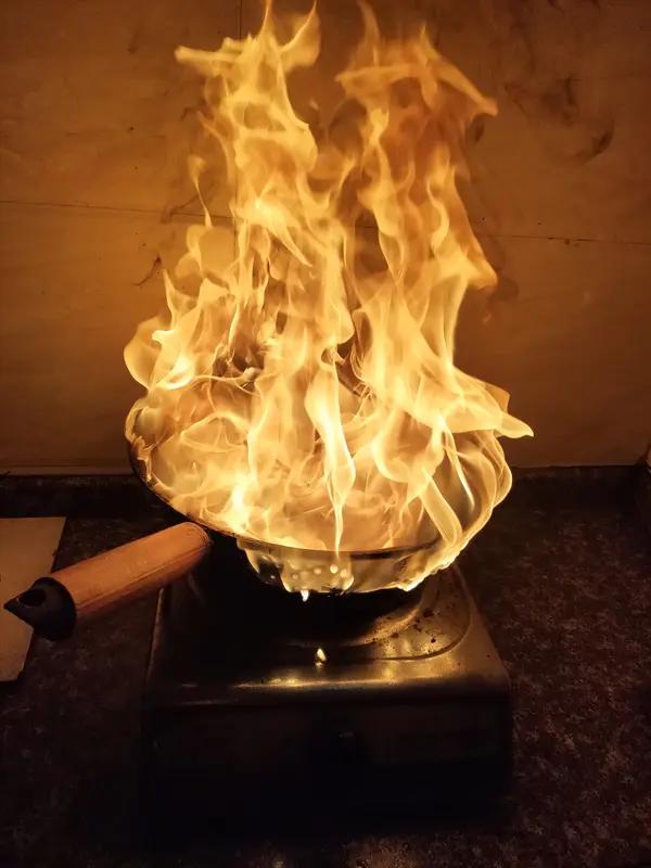 黄芪虽好，但单用易上火，搭配其他药材就能解决这问题。黄芪和西洋参是绝配，西洋参