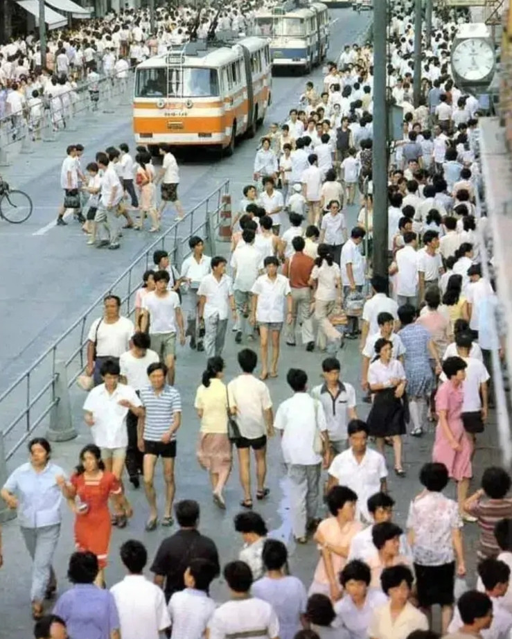 上海人有优越感？我怎么没看出来。放眼望去，在我周围所谓的新上海人基本占领了上海的