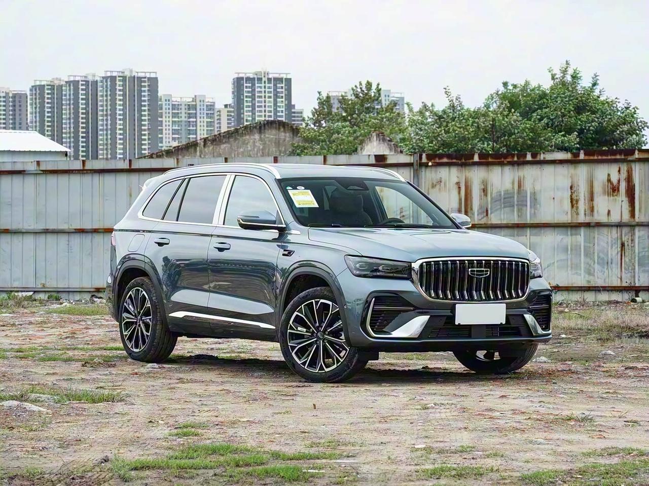 95后小两口最近打算买车，手里20万存款，俩人月薪加起来2万多，房贷6000，没