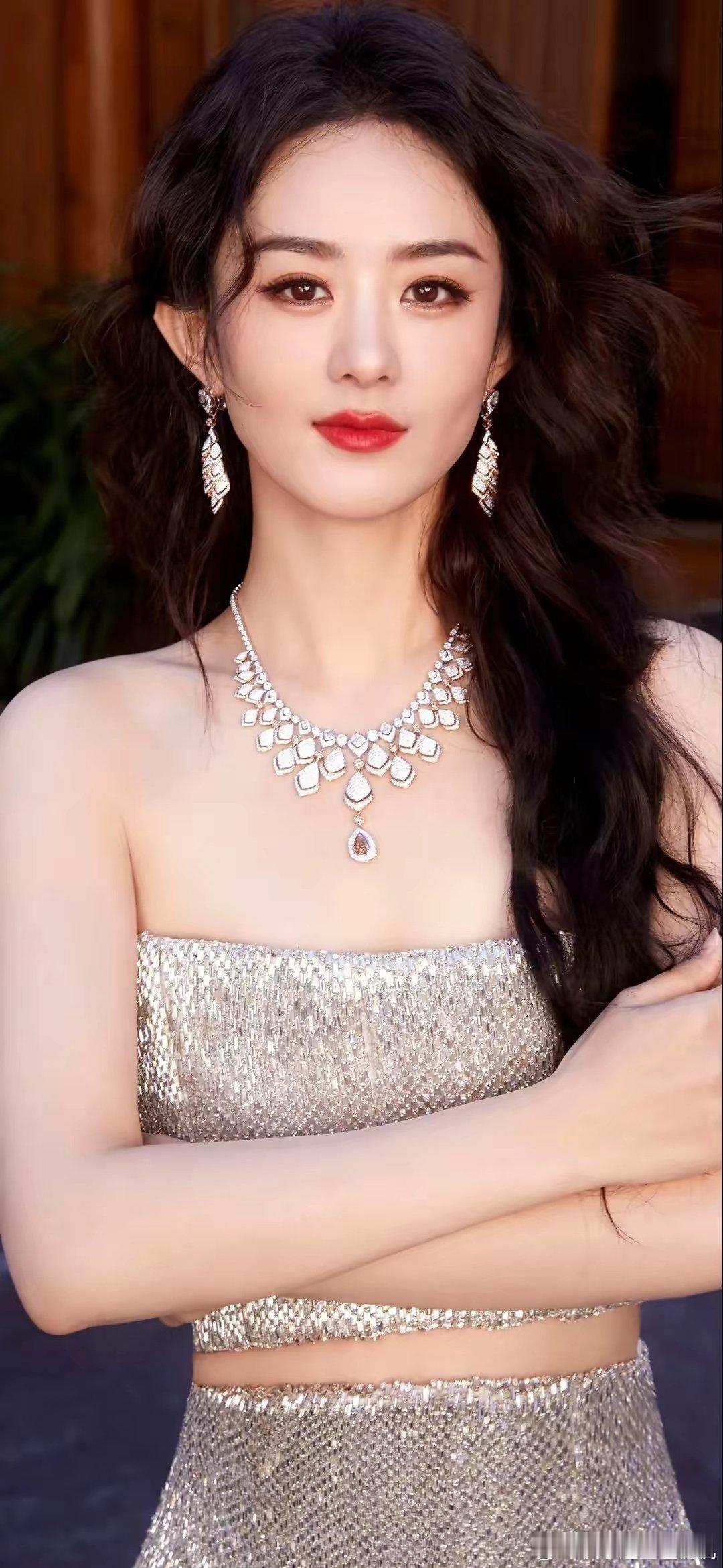 赵丽颖被评年度最失望演员排第一，真不是演技不行，就是剧本太拉胯了。手里握着飞天金