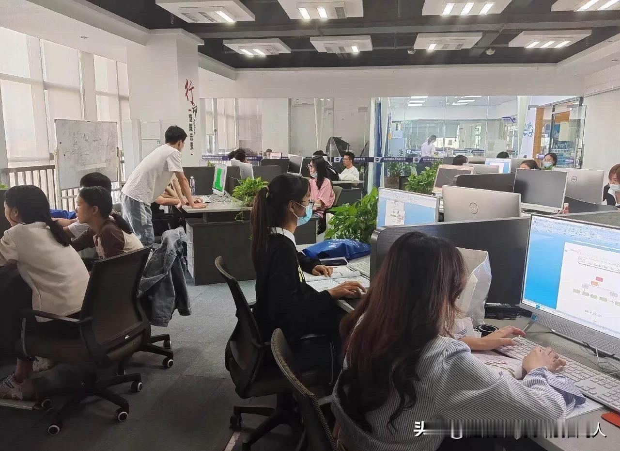 一定要记住！！新来的同事，千万别轻易去教他们东西。我之前带过一个女同事才25