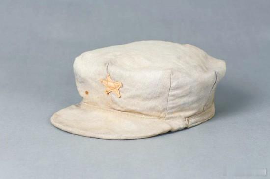 1936年，伟人在陕北时期的经典照片。五星八角帽，还是摄影师斯诺的。