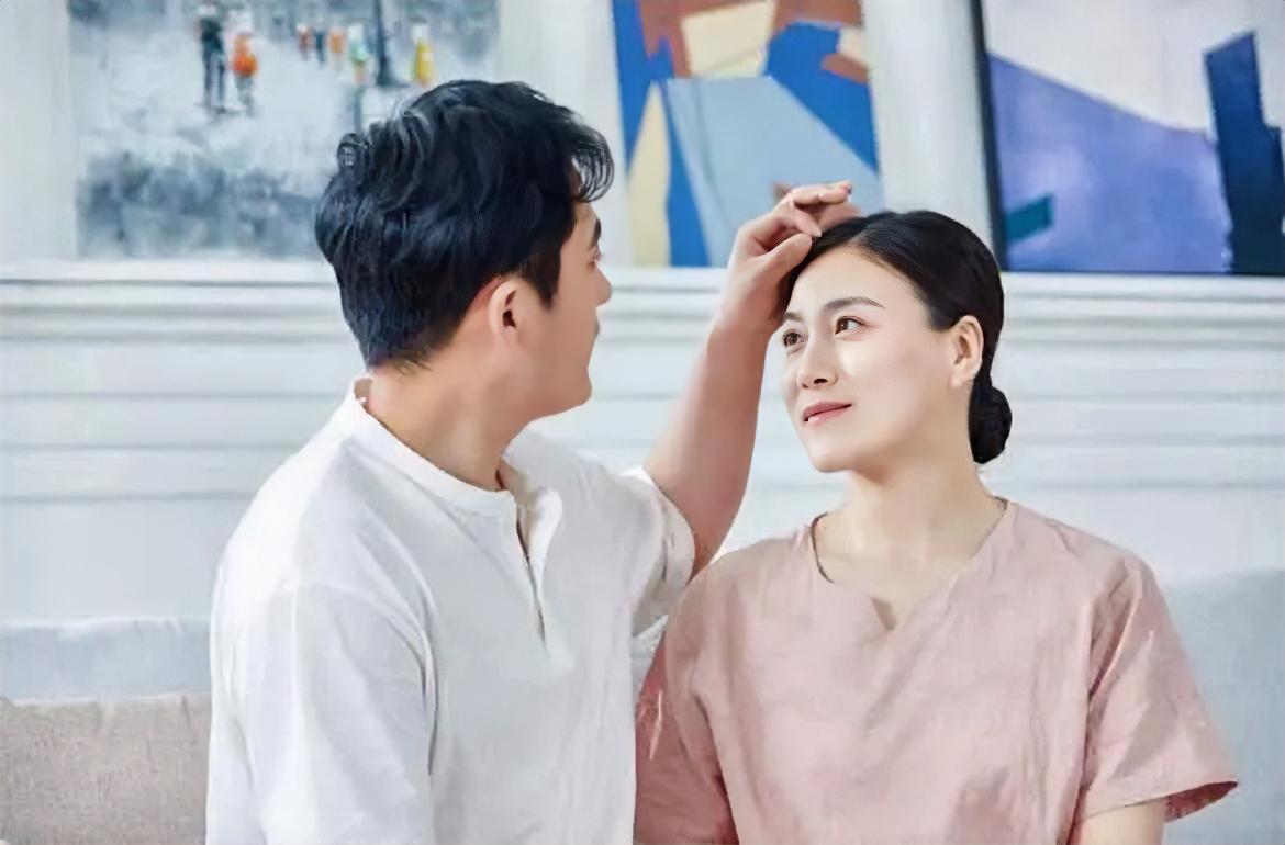 什么是顶级的夫妻关系？就一句话，合起伙来对付这个世界，而不是关起门来彼此为难，但