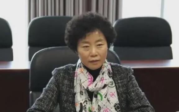 青海有位富婆，买了190平方米的豪宅藏赃，壁橱里堆满了爱马仕和金条，不料富婆被捕