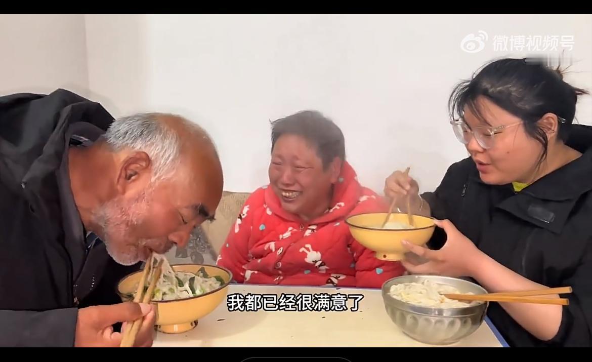 这个00后太惨了，父母双双脑梗，靠跑外卖养活全家。妈妈脑梗了，生活无法自理，