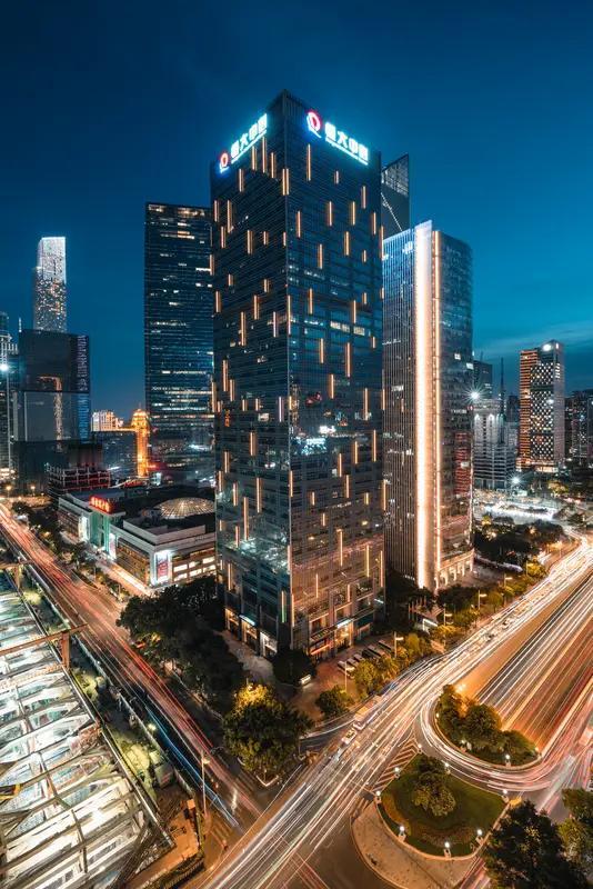 当年马云12亿人民币入股恒大俱乐部，和恒大各占增资扩股后俱乐部50%股权，这速度