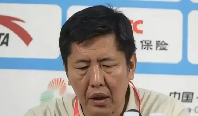 看到浙江稠州银行从三强跌到第六，我反而松口气。因为再输下去，他们连季后赛门