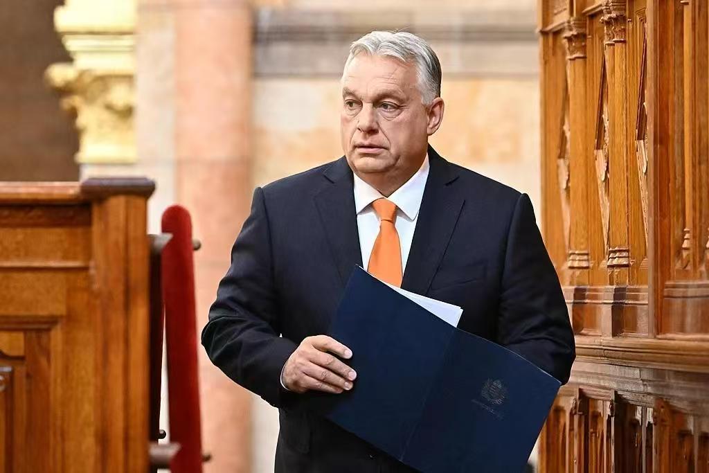 匈牙利总统舒尤克死活不肯主动辞职，这下总理毛焦尔反倒陷入进退两难的局面。美联社7