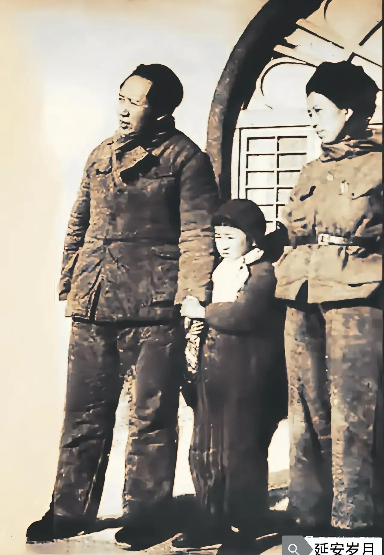 沁园春词评古今，窑洞彻夜著雄文！