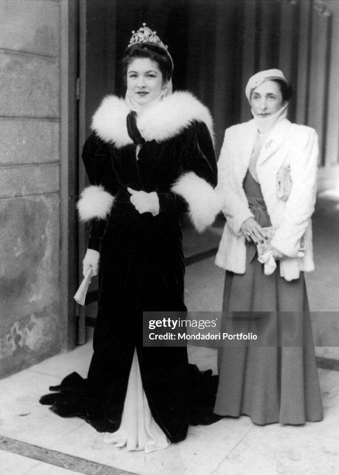 直到照片里的这位美丽的贵妇是谁吗，这位埃及王后真的美啊，她就是埃及国王法鲁克一世