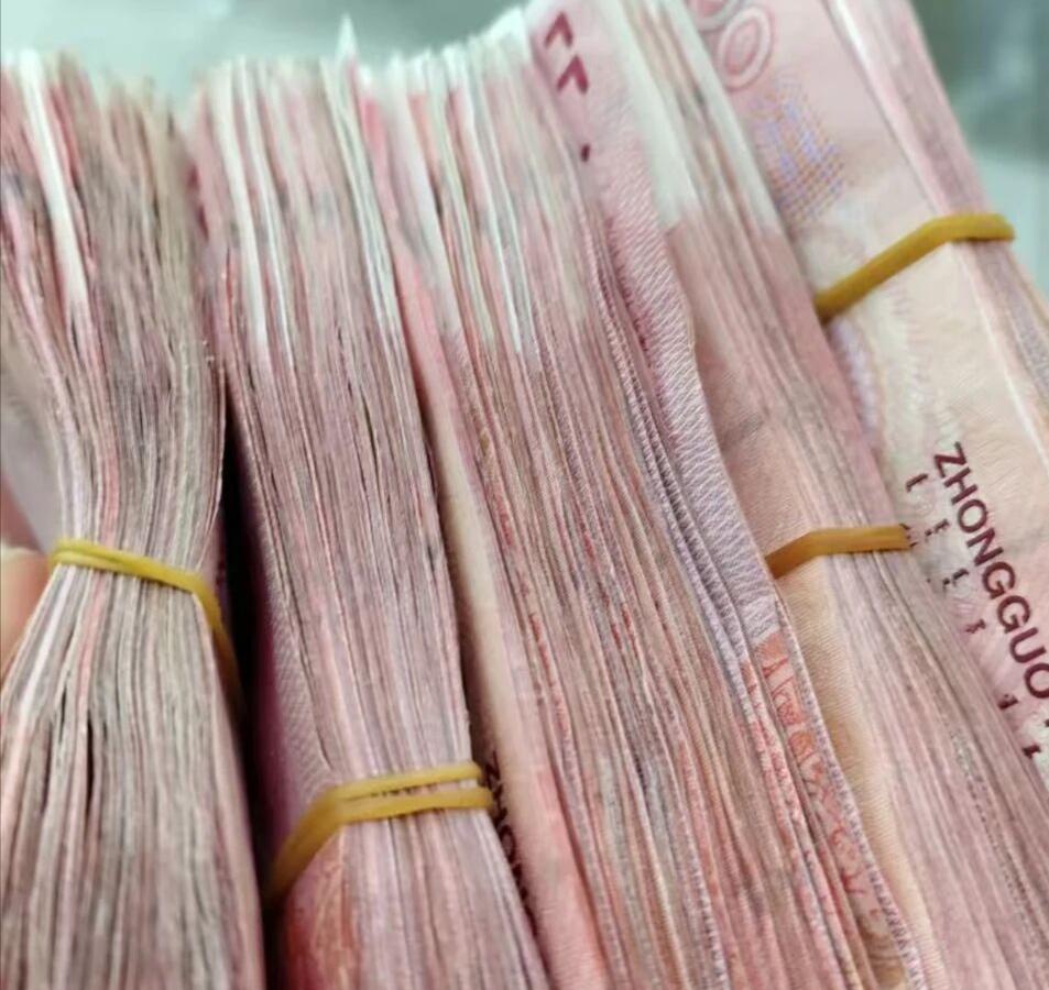 惊闻20万，我瞠目结舌。老妈打电话吞吞吐吐，拐弯抹角，东拉西扯完了她告诉我: