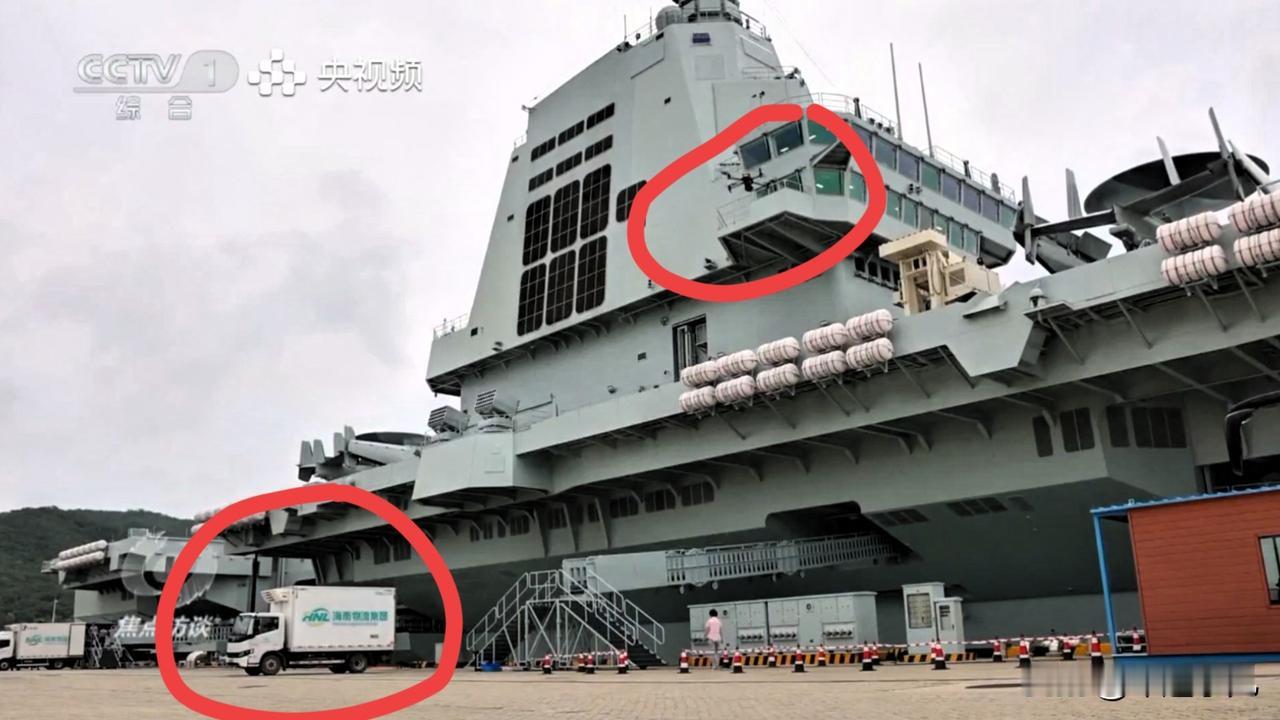 福建舰停泊在港口，旁边惊现无人机，这是什么单位的？能在福建舰旁边，起飞无人机