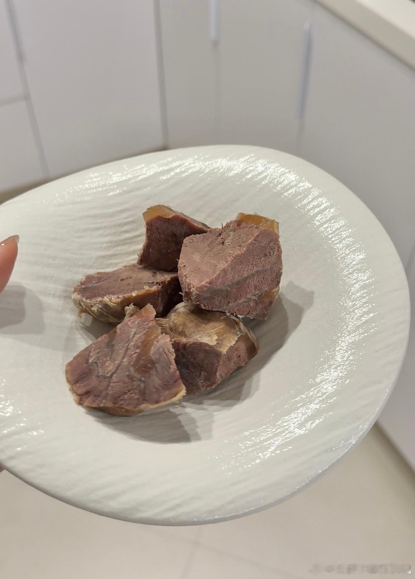 之前不是胖到107了嘛，最近瘦了5斤102了秘诀就是酱牛肉+塑身衣出