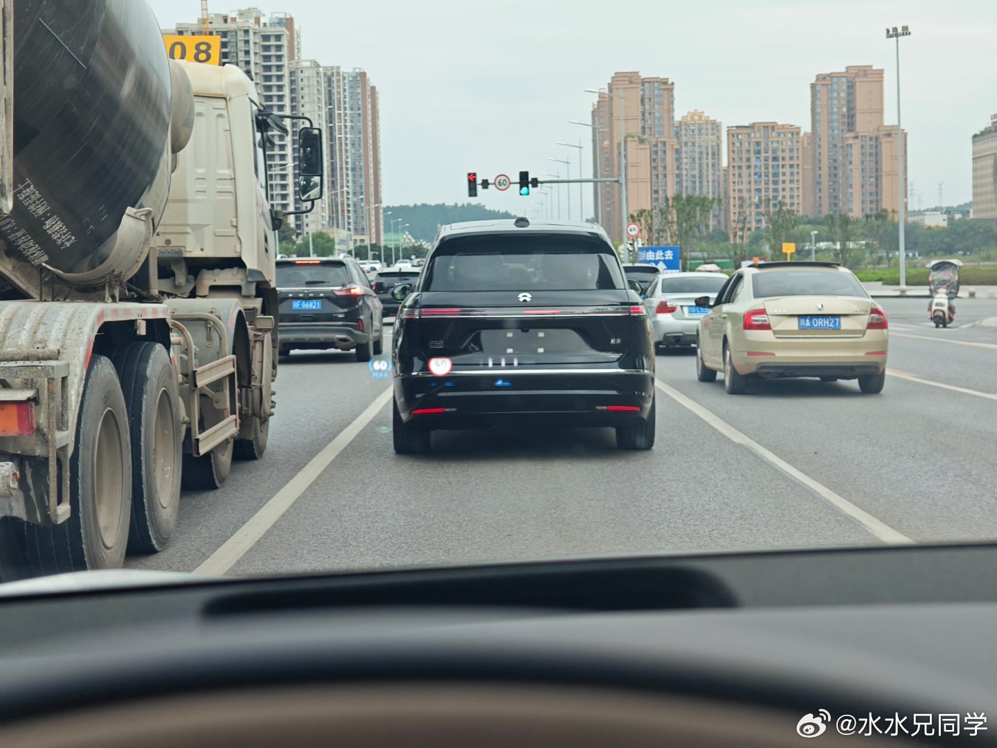 ES8这个能见度，提升的有点快啊，今天路上不小心就看到了两辆。​​​