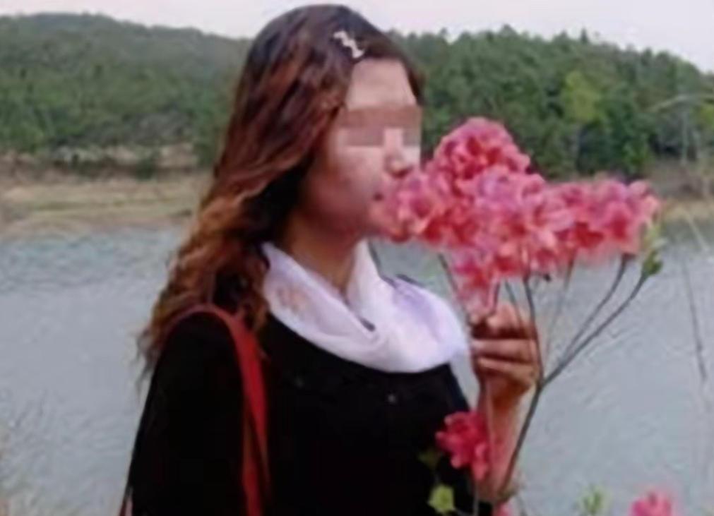 她是一名武汉女大学生，突然被老师叫去谈话，老师严肃问她是否跟黑人留学生发生过关系
