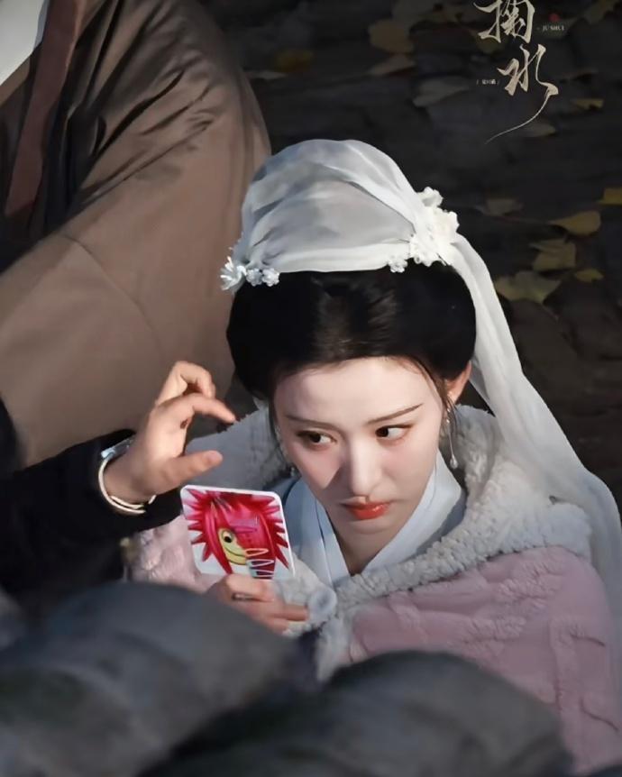 王楚然内里是搞笑女来着，每天奇奇怪怪的丑镜子