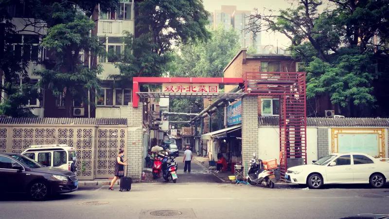 情人的定义还挺复杂，有两种截然不同的含义。从社会伦理看，那种插足别人婚姻、破坏家