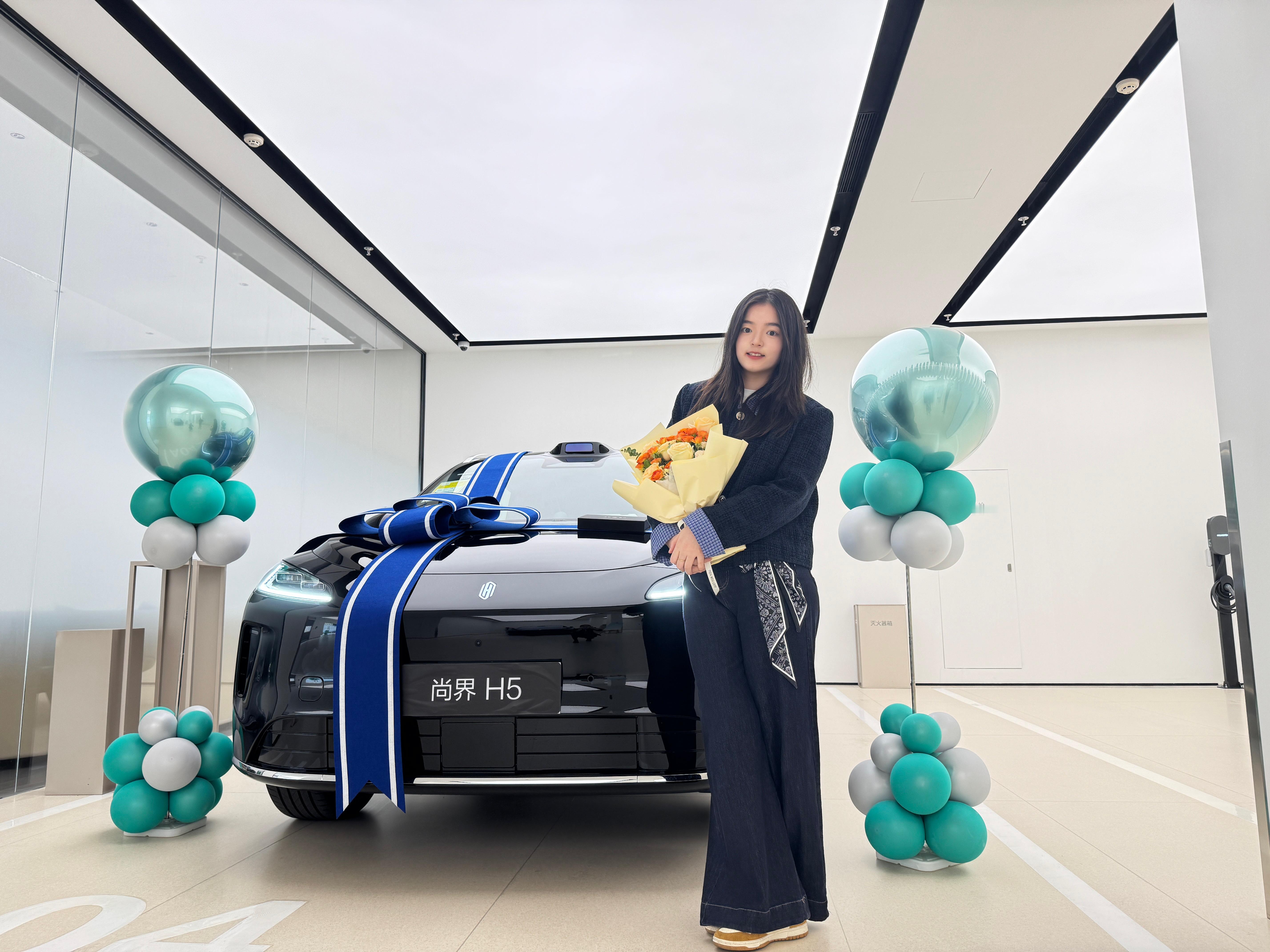 今天宜提车[doge]，尚界H5黑色真帅因为今天在深圳来不及赶回来，就