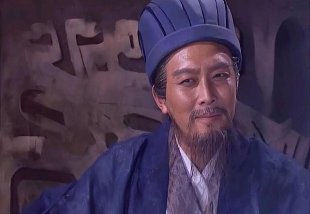 刘备死后，诸葛亮专权到了何等地步？刘禅说了8个字道破个中玄机刘备白帝城托孤后，
