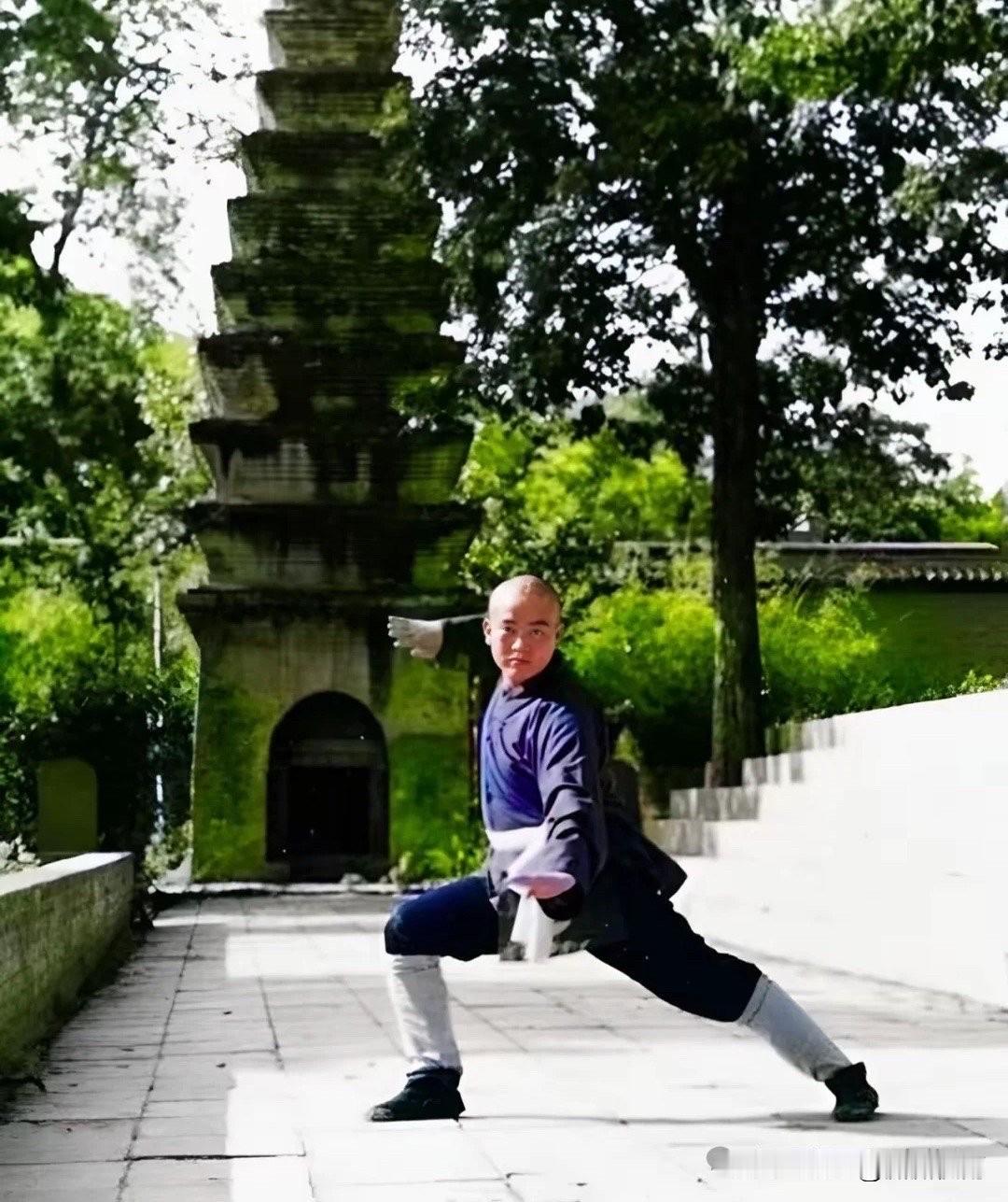 释永信的功夫正如古龙的名言：＂练了十年，连自己都打不过＂！并非倜侃，释永信最
