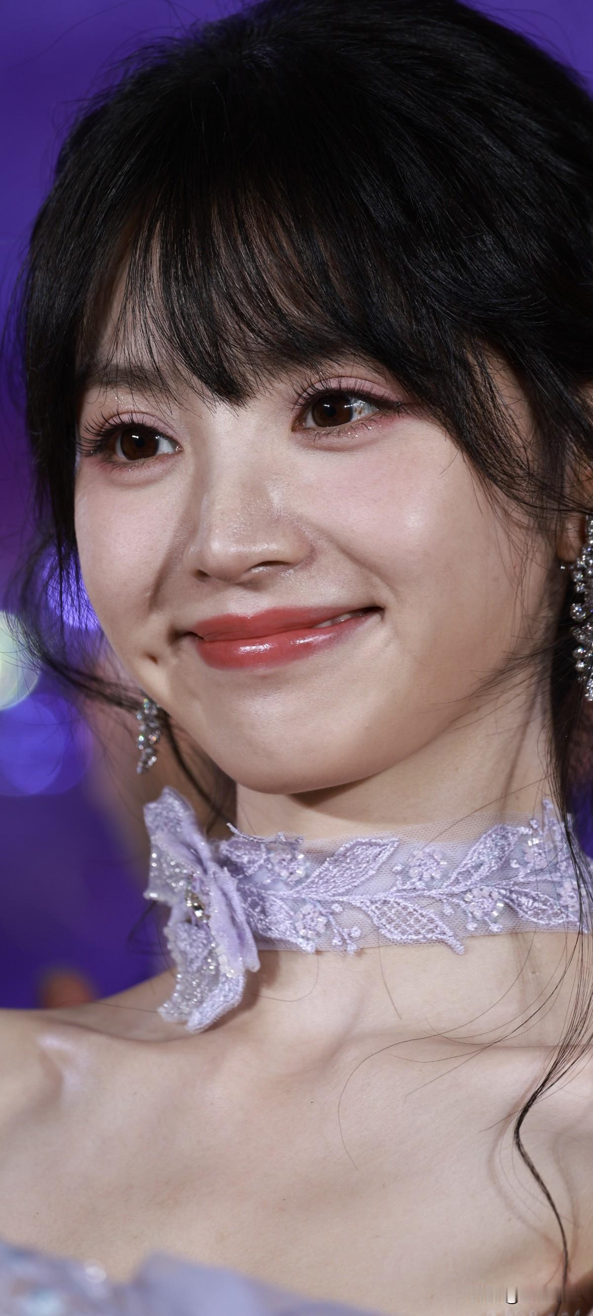 ‘糖分超标’的甜妹天花板，但细看发现‘硬件’好到能驾驭各种风格，甜而不腻，潜力十