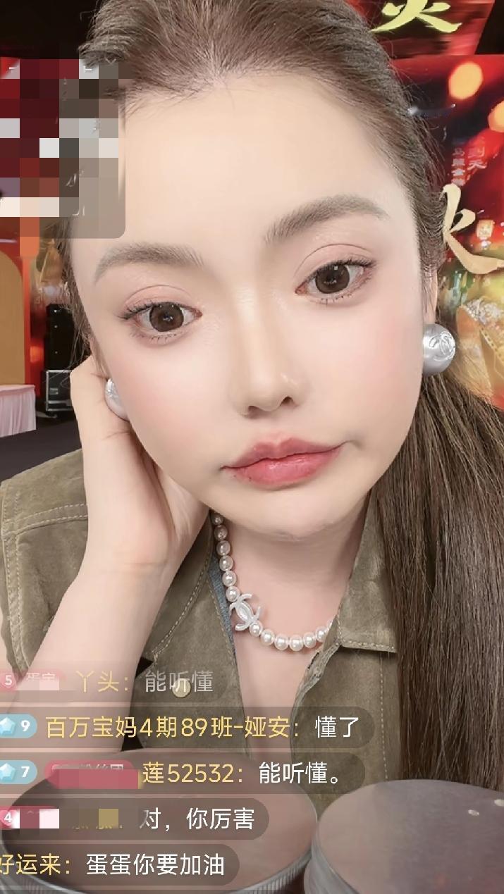 这些主播动不动就玩流量。蛋蛋又一次在直播时候提到师傅辛巴，直呼大名，辛有志。说