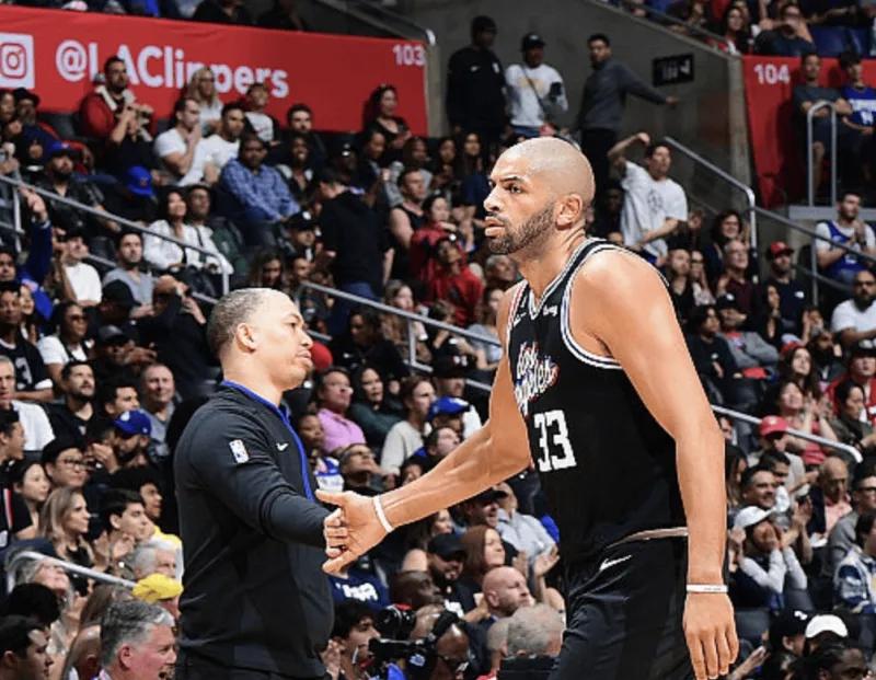 船记：祖巴茨脚踝扭伤，泰伦卢表示是踩到巴图姆的脚。今天，估计快船又是一场大胜。