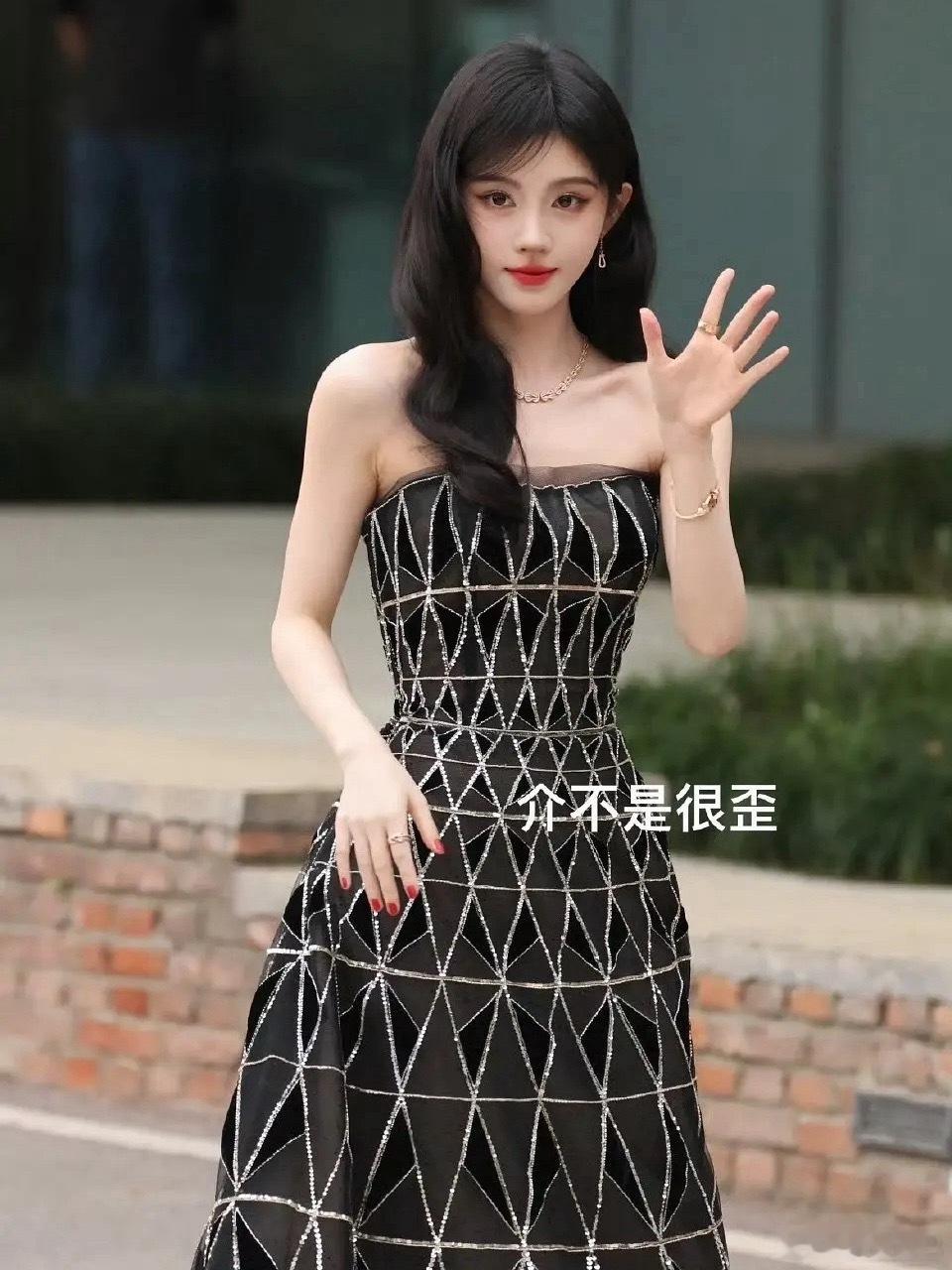 鞠婧祎时尚芭莎红毯生图状态怎么样​​​