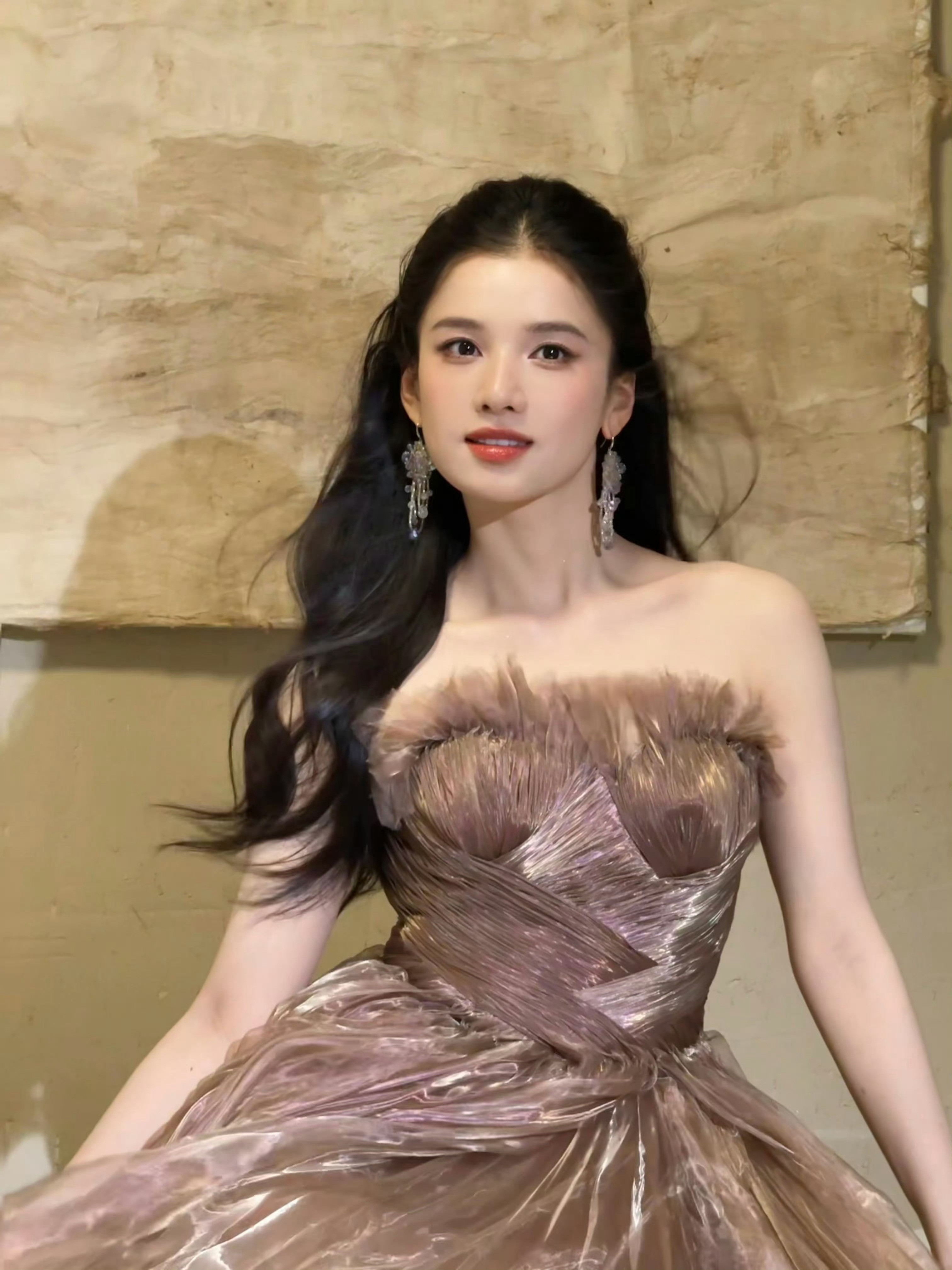 张婧仪浓颜的冲击力张婧仪简直是美神降临！浓颜系真的太绝了